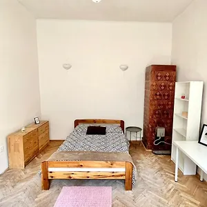  Habitación en casa particular Bedroom Near The Bus And Train Station
