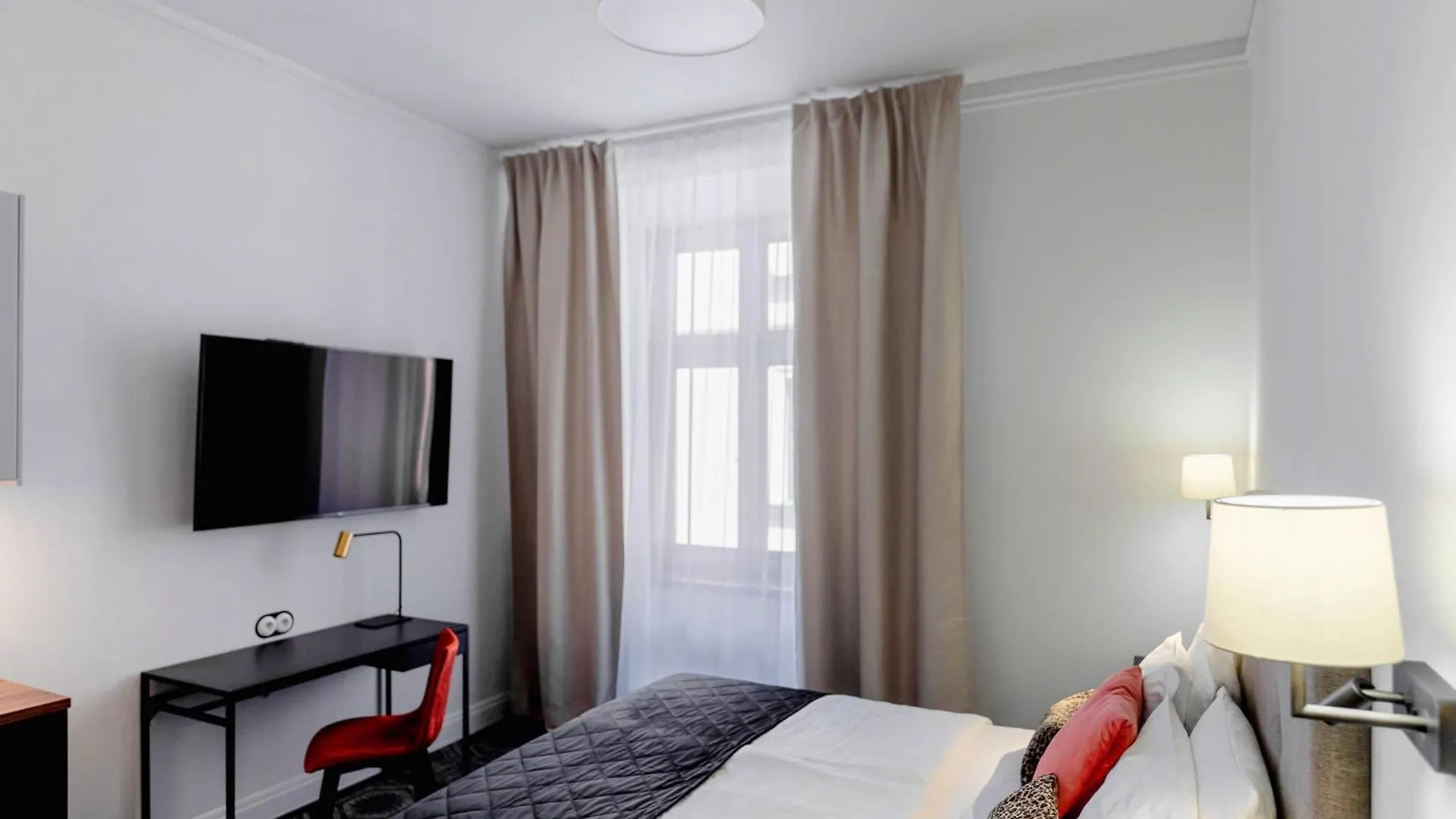 N33 Premium Apartments Old Town Krakow - Destigo Hotels 0*,  Poland